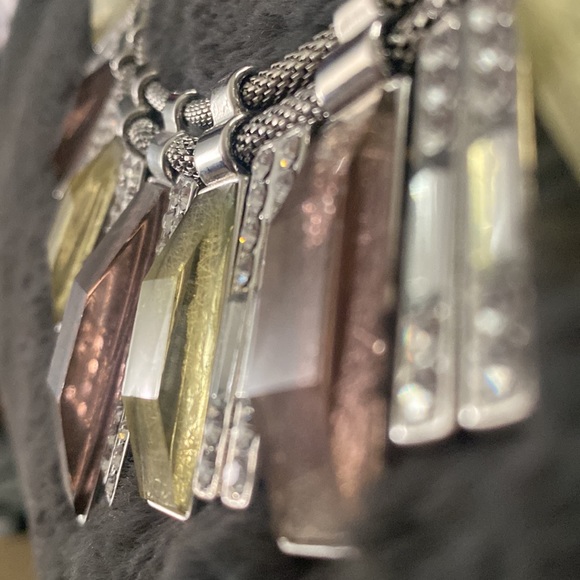 Beautiful JLo Jewelry Set - Picture 6 of 6